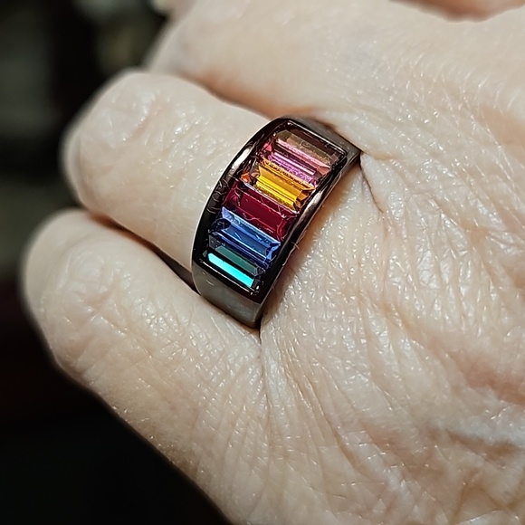 Costume ring with black band and multicolor stones - Picture 4 of 5
